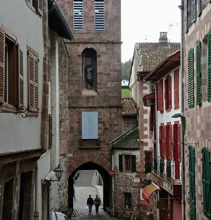 Jean Pied De Port. Centre Ville. Rue Pietonne *