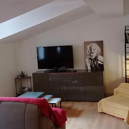 Apartment Jean Pied De Port. Centre Ville. Rue Pietonne Saint-Jean-Pied-de-Port